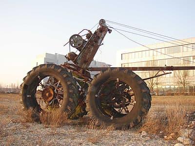 Kran — Großskulptur im Businesspark Niederrhein Duisburg